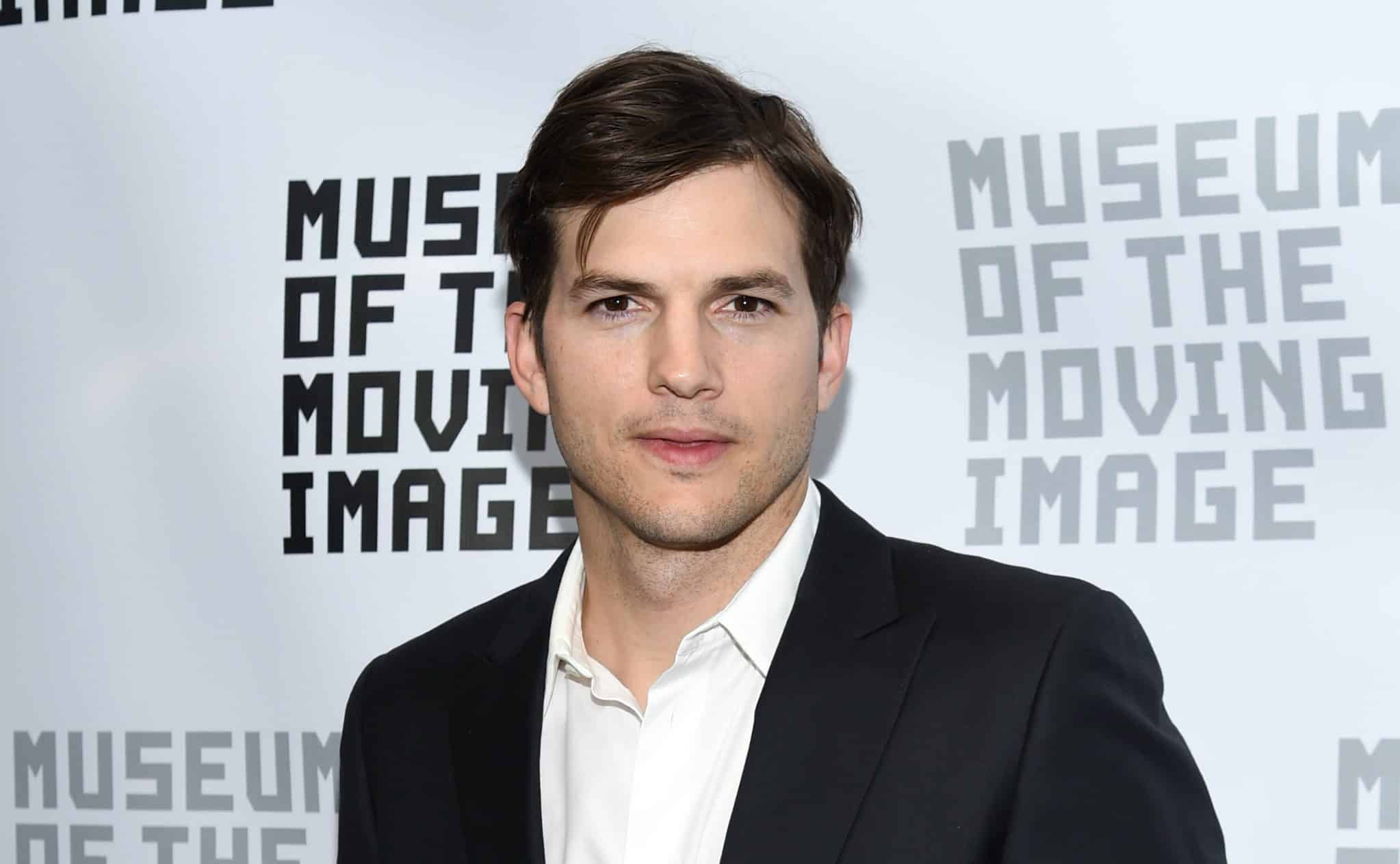 Ashton Kutcher Joins Reese Witherspoon Netflix Movie 'Your Place Or Mine' –  Deadline