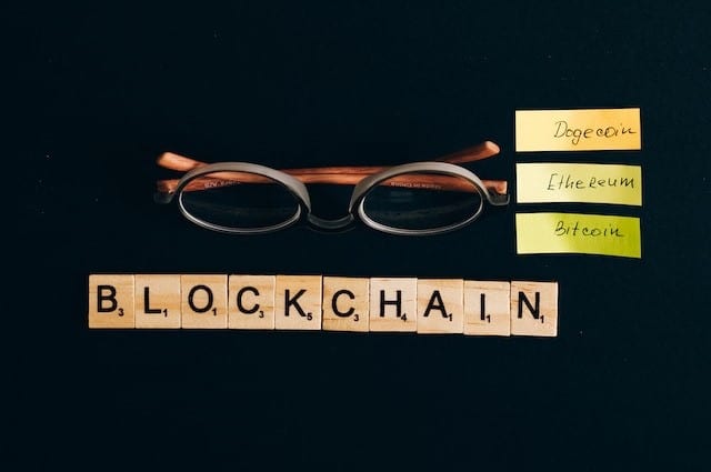 Chain Link Connection: Weaving Real-World Data into the Blockchain Realm