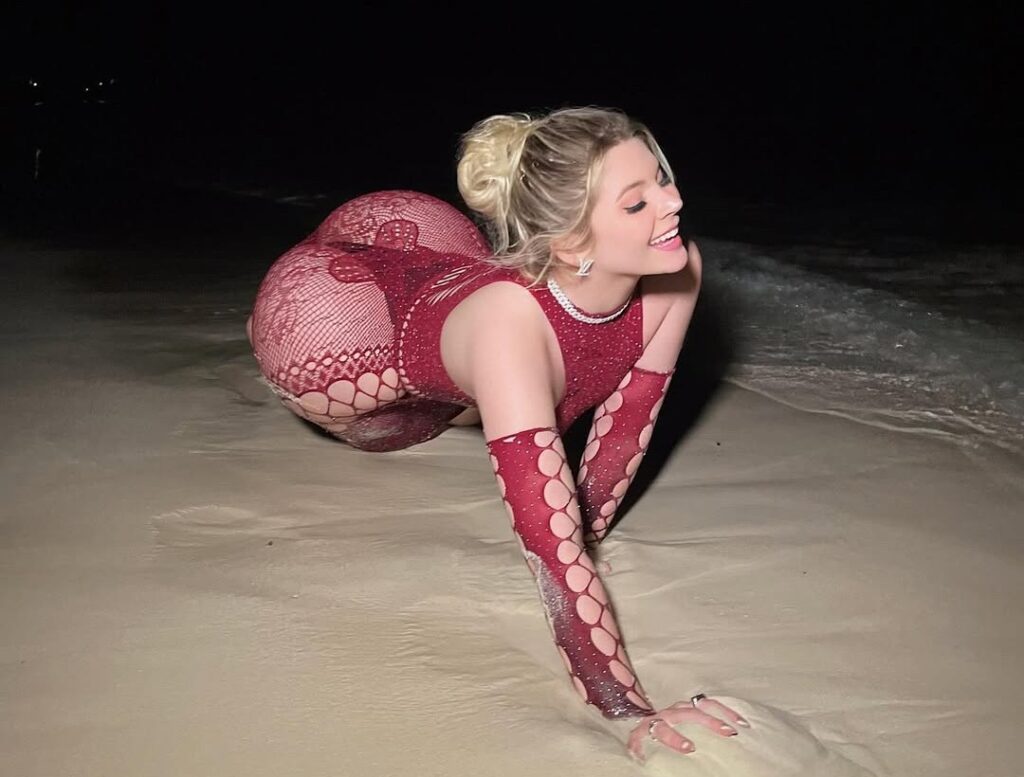 Lindsay Capuano is a model